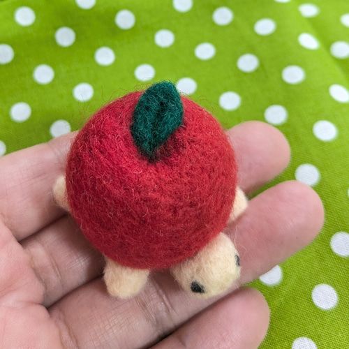 ☆羊毛かめさんのピンクッション・オブジェ・針山(りんご) 羊毛