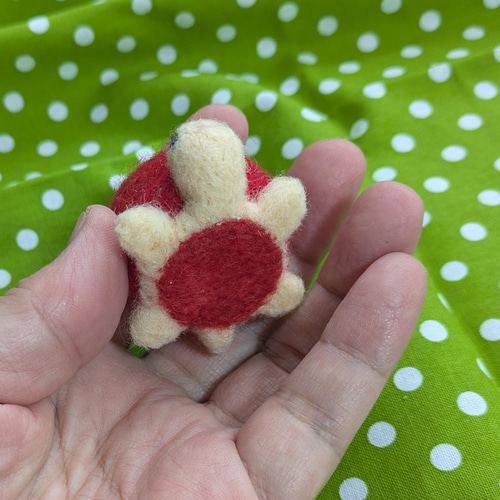 ☆羊毛かめさんのピンクッション・オブジェ・針山(りんご) 羊毛
