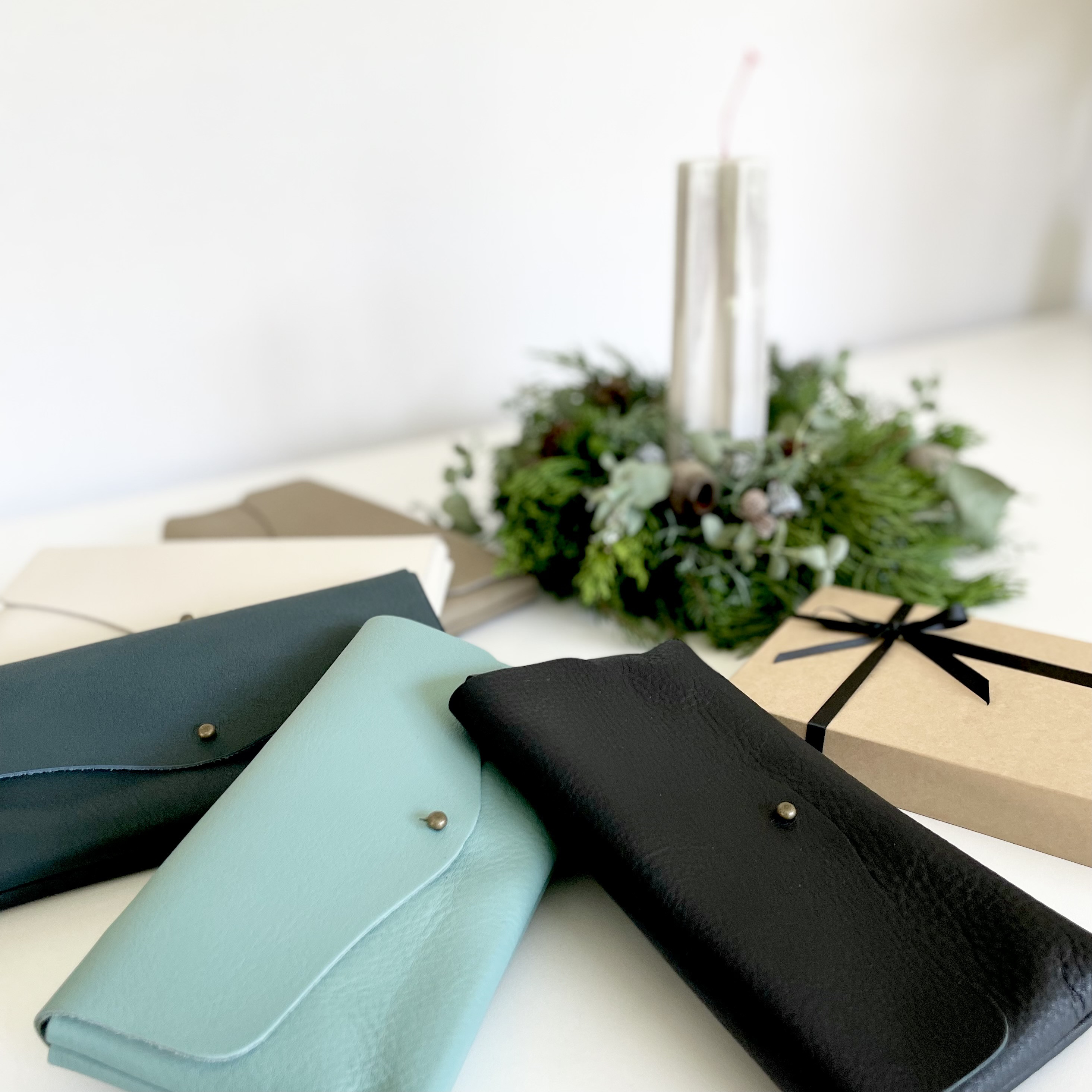 『2025再販』牛シュリンクレザーと牛床ベロアのシンプル長財布【ブラック】