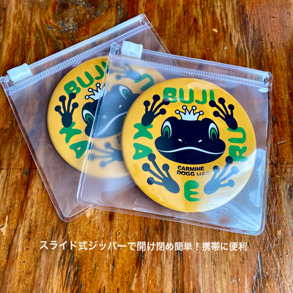 『ブジカエル/BUJIKAERU』ジッパー式携帯ケース付き・コンパクトミラー・手鏡・ラッキー カエル・幸運・お守り 2枚目の画像