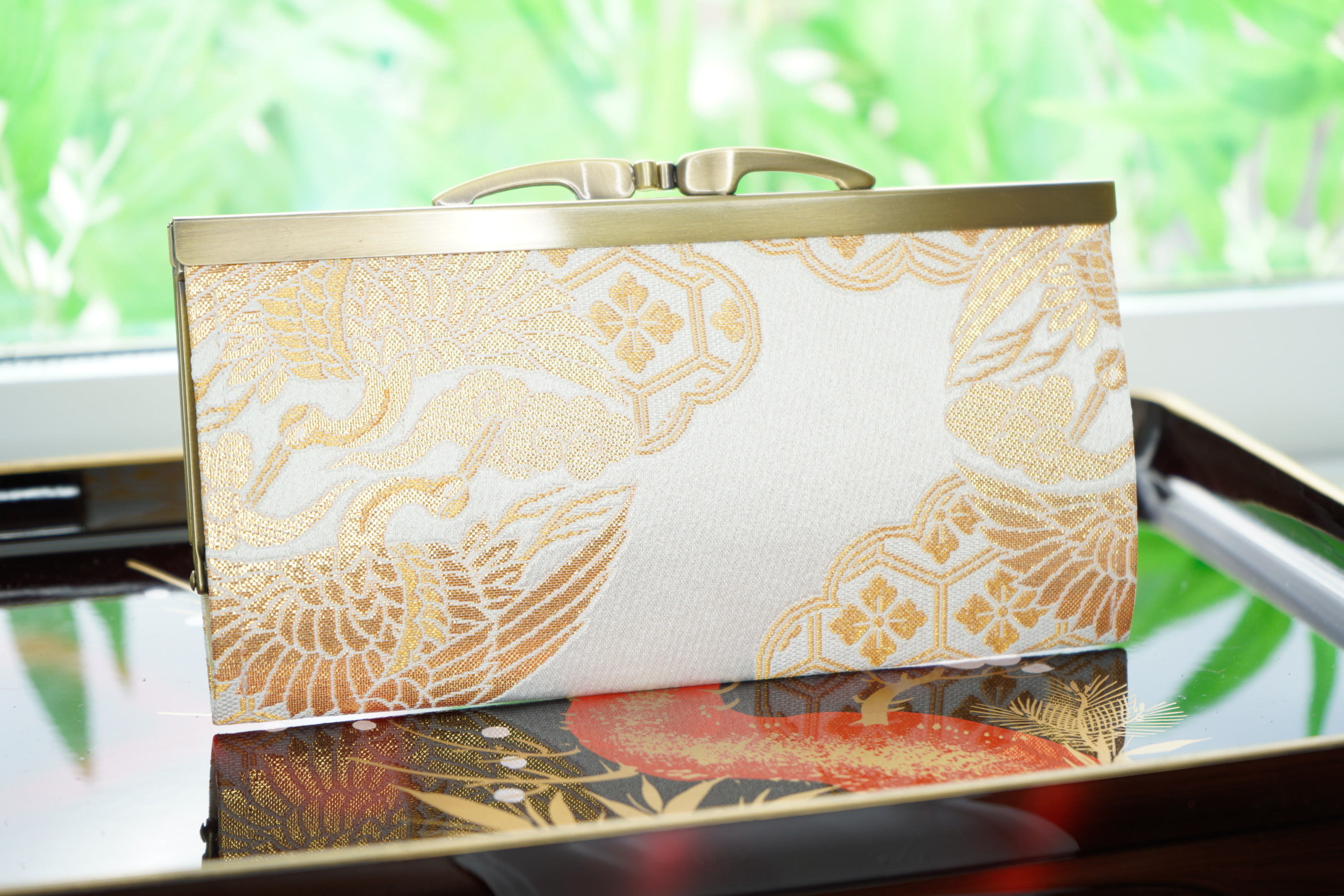 亀甲模様と鶴の金襴織物で薄型長財布＊伝統的な日本の美＊ホワイト・白