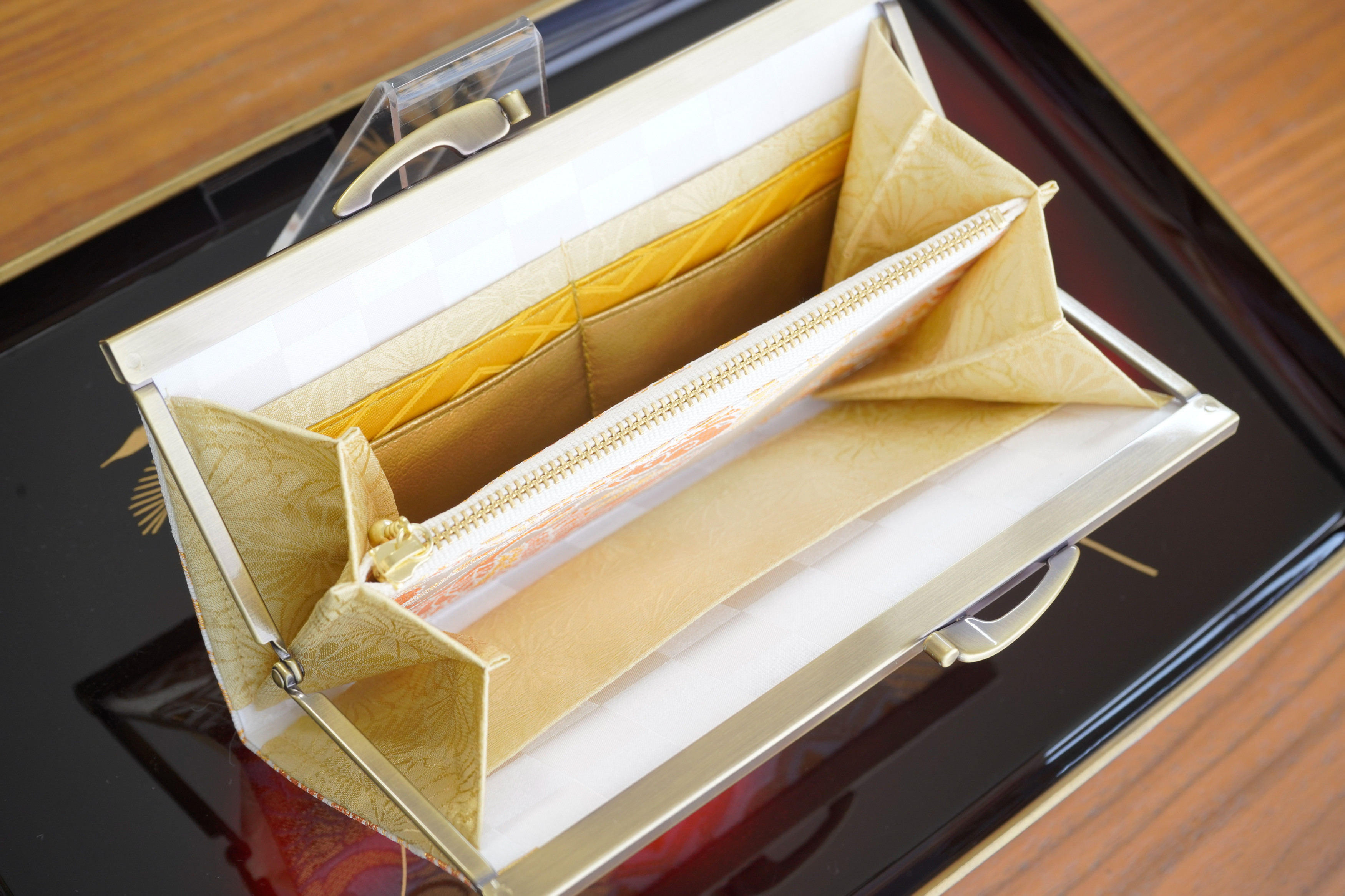 亀甲模様と鶴の金襴織物で薄型長財布＊伝統的な日本の美＊ホワイト・白