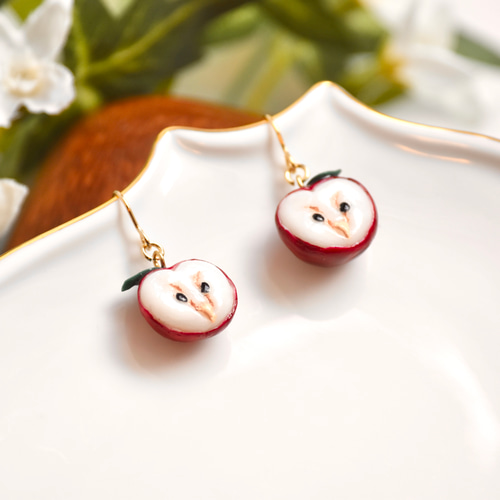 ころころりんごのメンフクロウ ピアス/イヤリング【個別発送】 ピアス