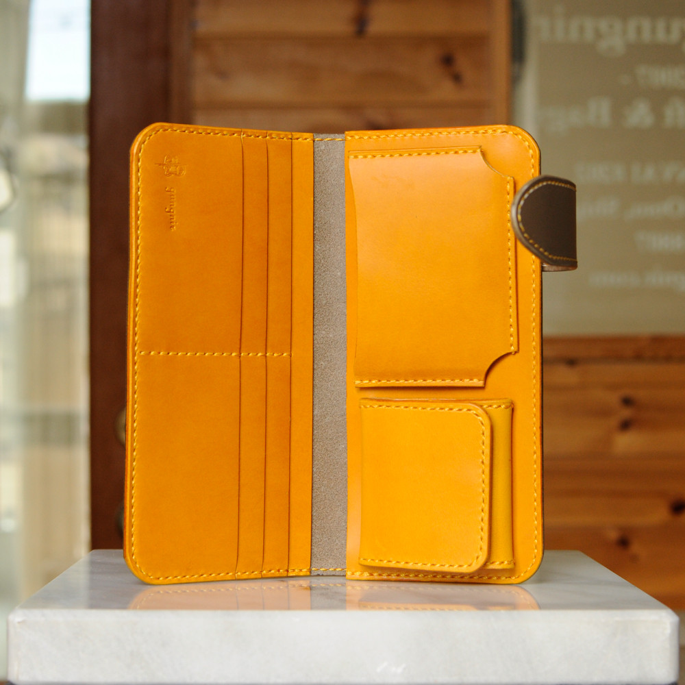 カード収納重視の長財布　札入れマチ・ベルト有り