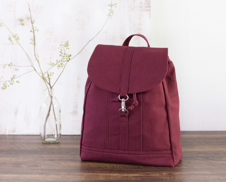 帆布カジュアルバックパック［Sサイズ］旅行・お出かけ・通勤【レッド】