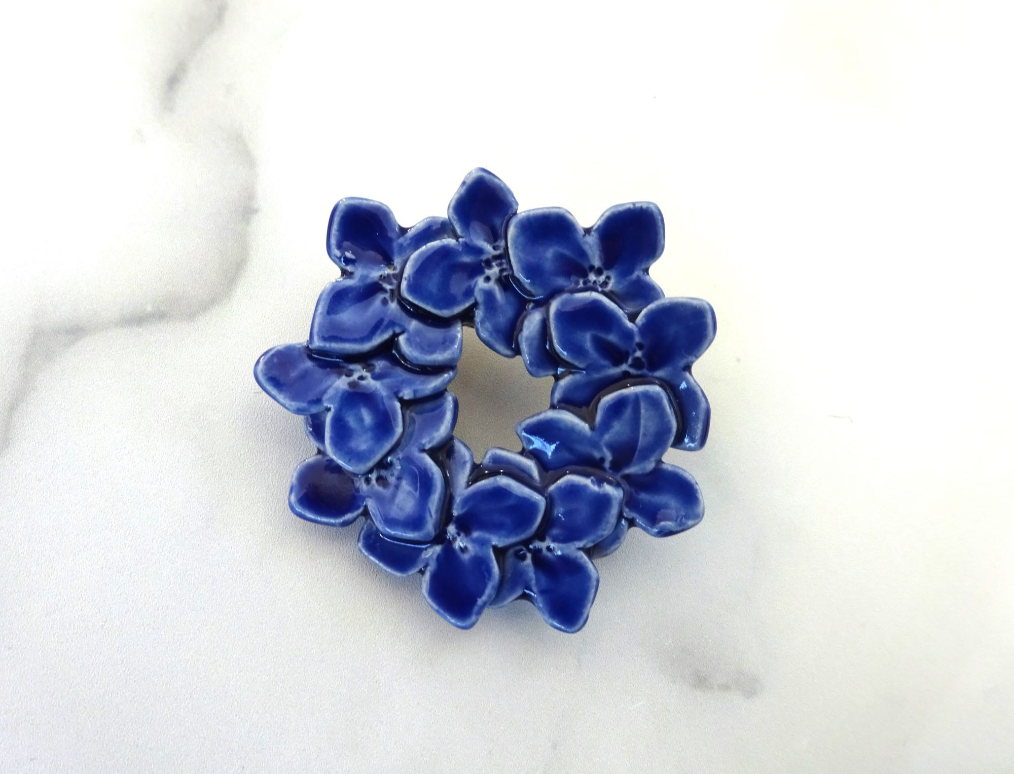 花のbroach 〈ニチニチソウ〉青