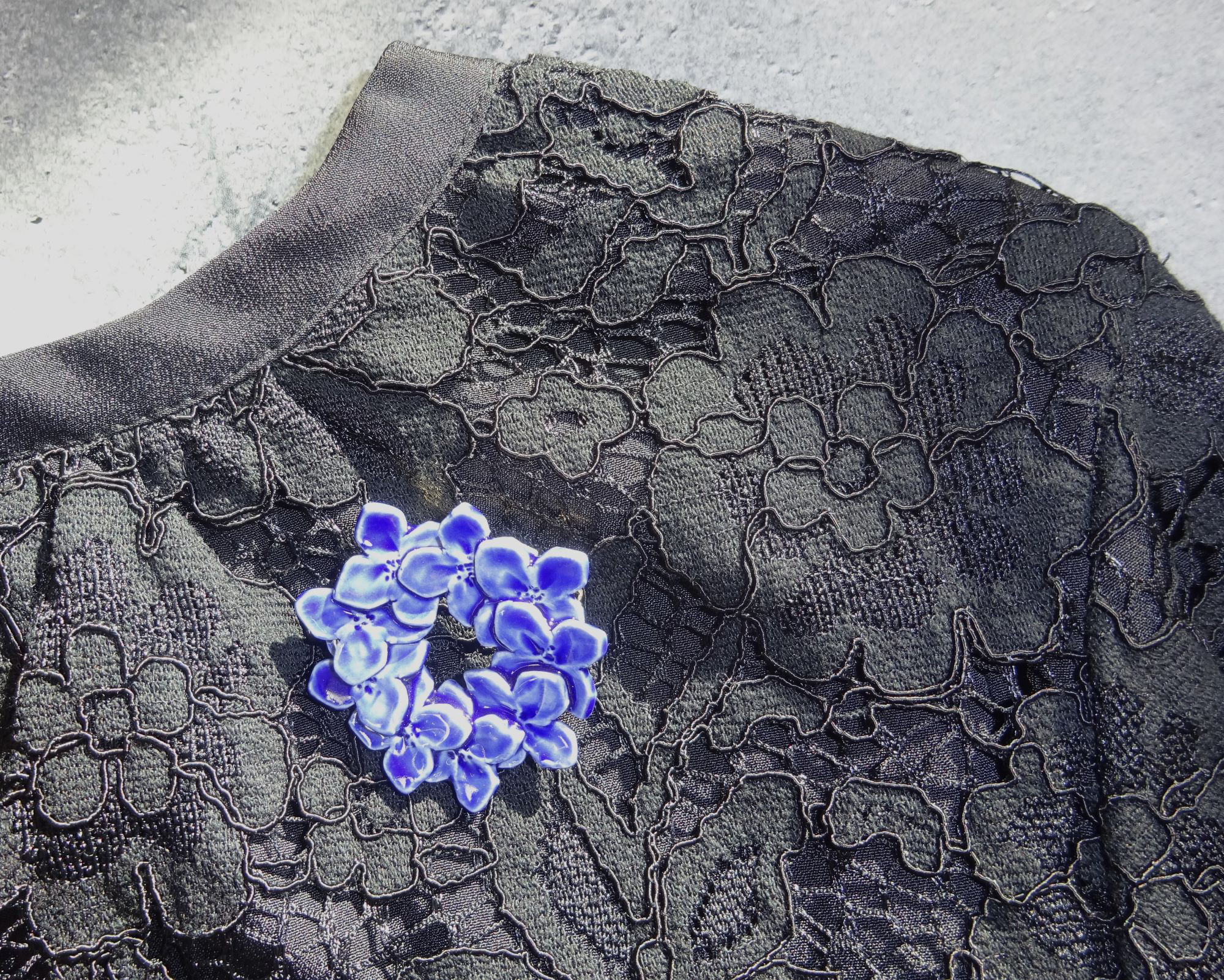 花のbroach 〈ニチニチソウ〉青