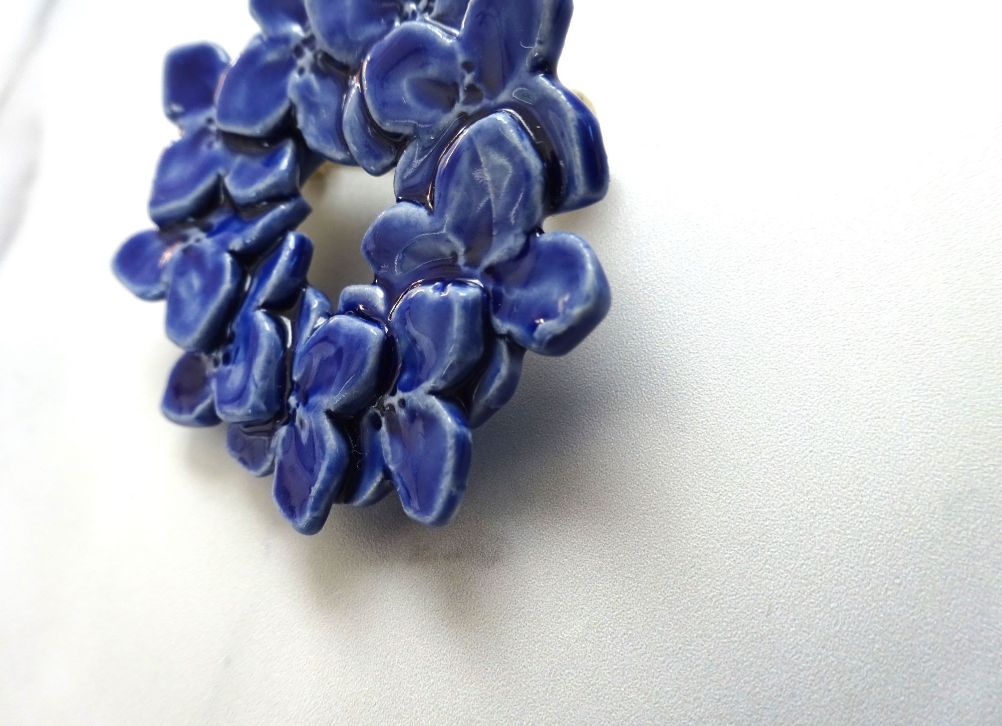 花のbroach 〈ニチニチソウ〉青