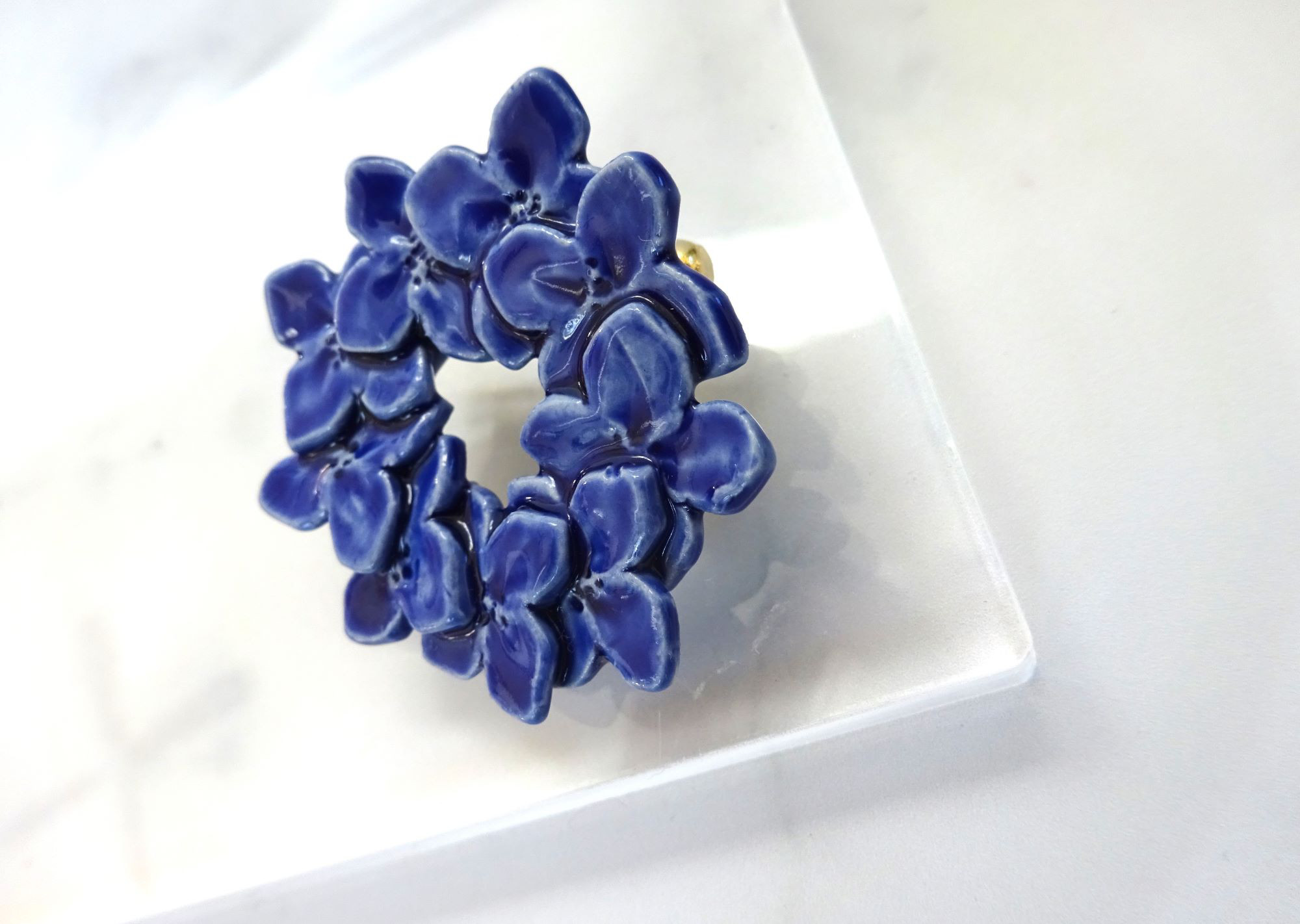 花のbroach 〈ニチニチソウ〉青
