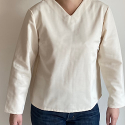 ”厚手綿”体型カバーTブラウス（白・ベージュ・紺・黒/長袖/クルーネック・Vネック） 4枚目の画像