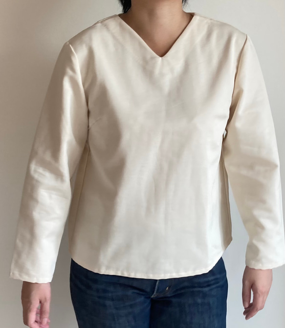 ”厚手綿”体型カバーTブラウス（白・ベージュ・紺・黒/長袖/クルーネック・Vネック） 4枚目の画像