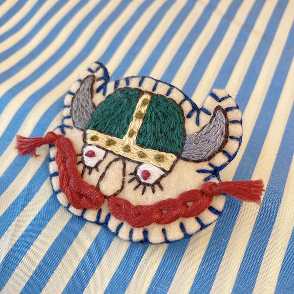 バイキング viking ヴァイキング 海賊 ヒゲ 茶ひげ 北欧 ブローチ 刺繍 手刺繍 フエルト 11枚目の画像