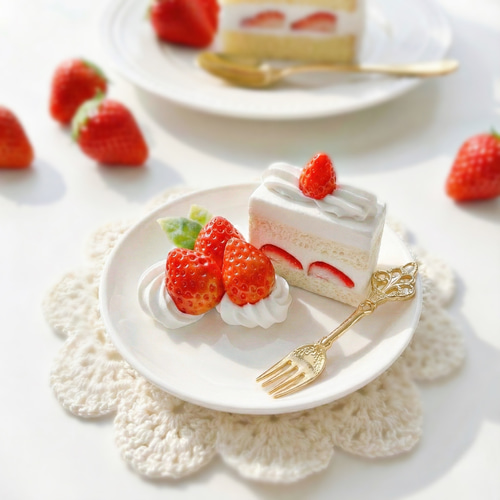 特集掲載】真っ赤な苺ショートケーキのアクセサリートレイ スイーツ