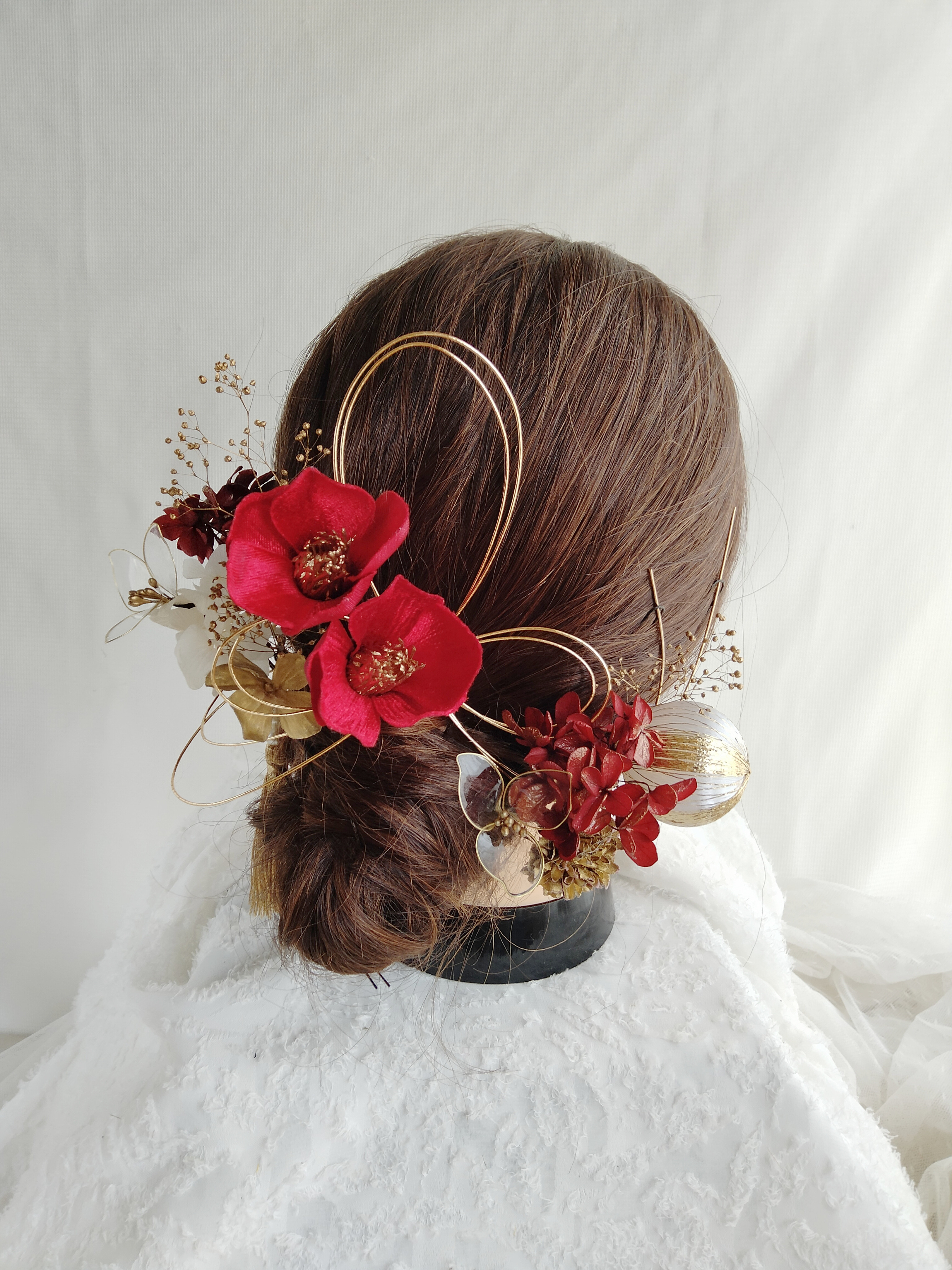 赤椿とクリアフラワーの髪飾り　アメリカンフラワー　パール　タッセル　水引き　成人式　卒業式　結婚式　成人式髪飾り　卒業式