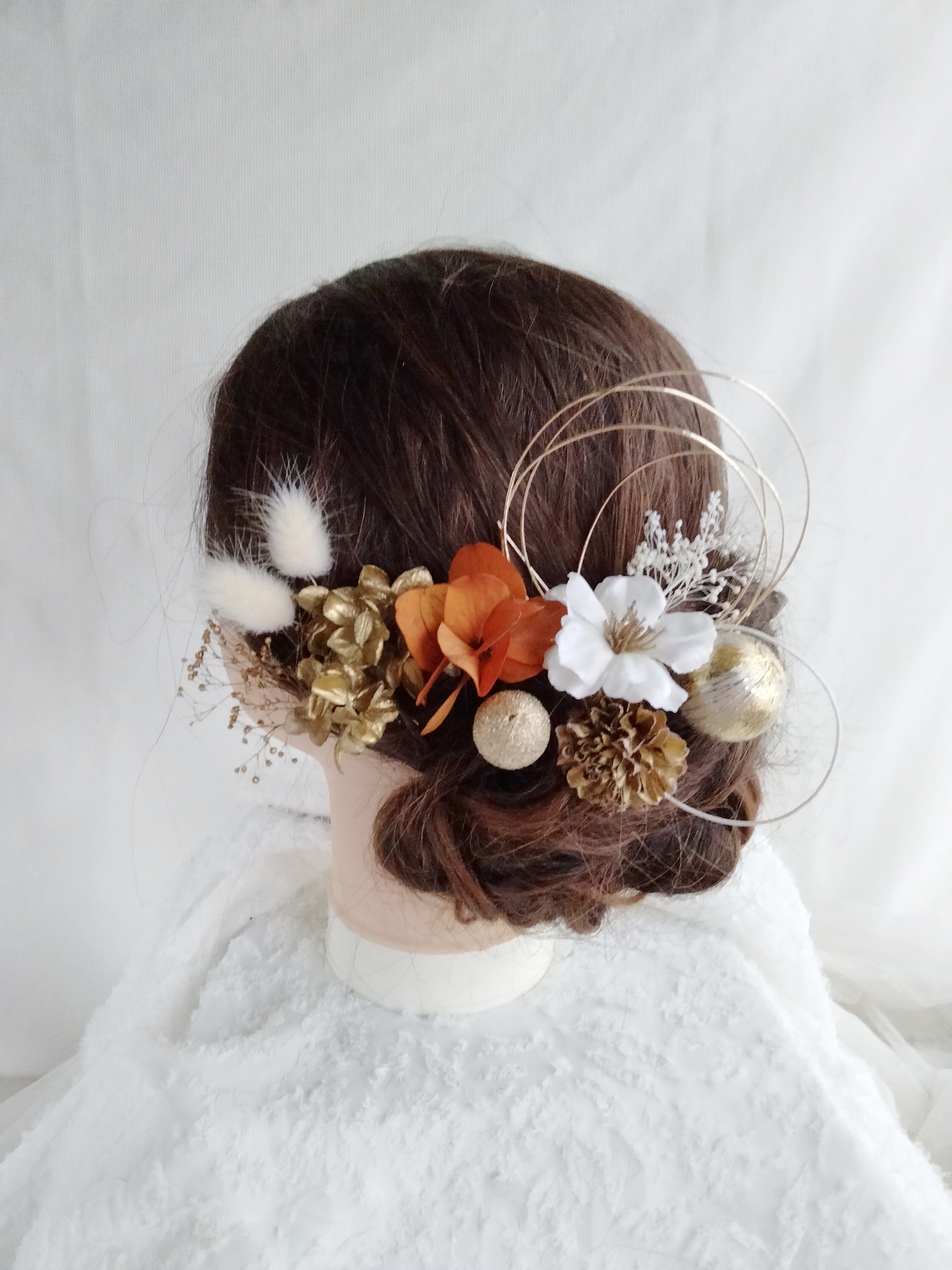 ショートヘア／ボブへアにもおススメの髪飾り 　ヘア飾り　成人式　卒業式　結婚式　前撮り　振袖　袴　白金橙色　ホワイトオレ