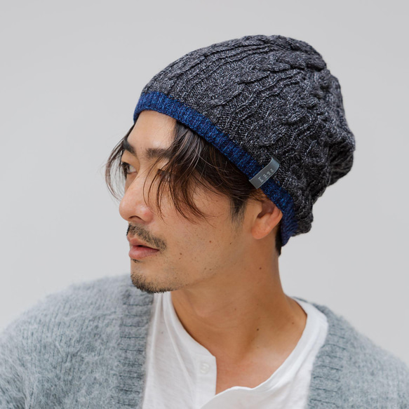 バイカラーのケーブル編みニットキャップ ニット帽・ビーニー ノグチ