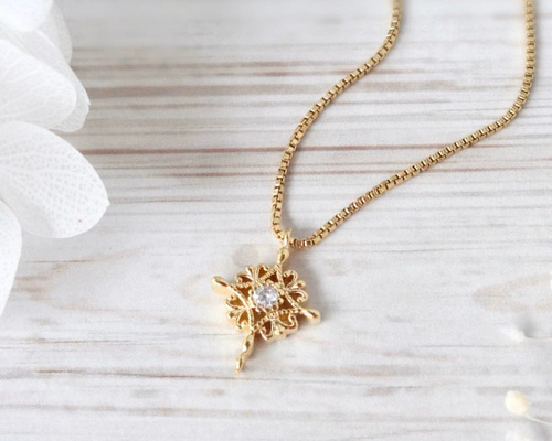 【希少☆完売品】ミキモト製パール付き雪の結晶ネックレス クリスマス Frozen 希少☆完売品】ミキモト製パール付き雪の結晶ネックレス クリスマス Frozen