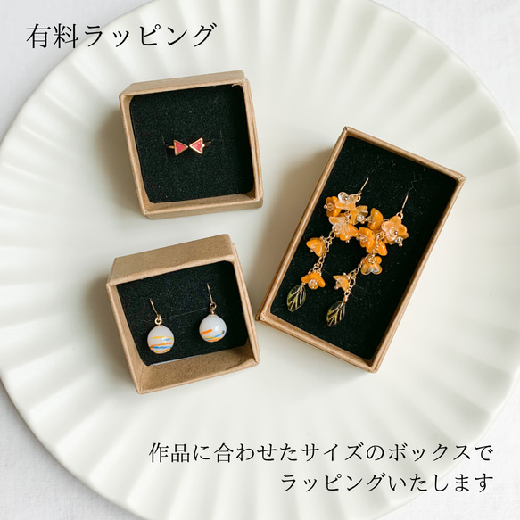 <イヤリング交換OK>ガラスカレットがキラリと輝く.*　キューブピアス《ミッドチェリー》 14枚目の画像