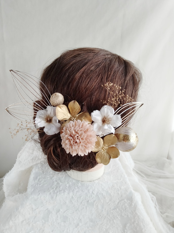 水引細工・鶴の羽と林檎の花の和装ヘアアクセ　着物ヘアアクセサリー　髪飾り　タイトシニヨン　シニヨンヘア　成人式　結婚式　 1枚目の画像