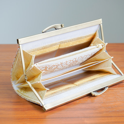 菊の金襴織物で中型長財布＊日本の伝統美＊ホワイト・白 がま口