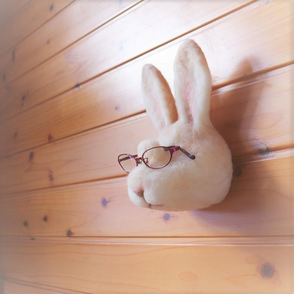 めがね掛けウサギ（壁掛け） 10枚目の画像