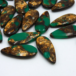 Gold Copper Stone & Regalite チャーム (小/Deep Green）35x15.5mm　１個 3枚目の画像