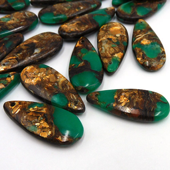 Gold Copper Stone & Regalite チャーム (小/Deep Green）35x15.5mm　１個 4枚目の画像