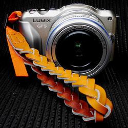 トリック三つ編みのカメラ用レザーストラップ★グローブレザー、ヌバック、スムースレザーなど使用 7枚目の画像