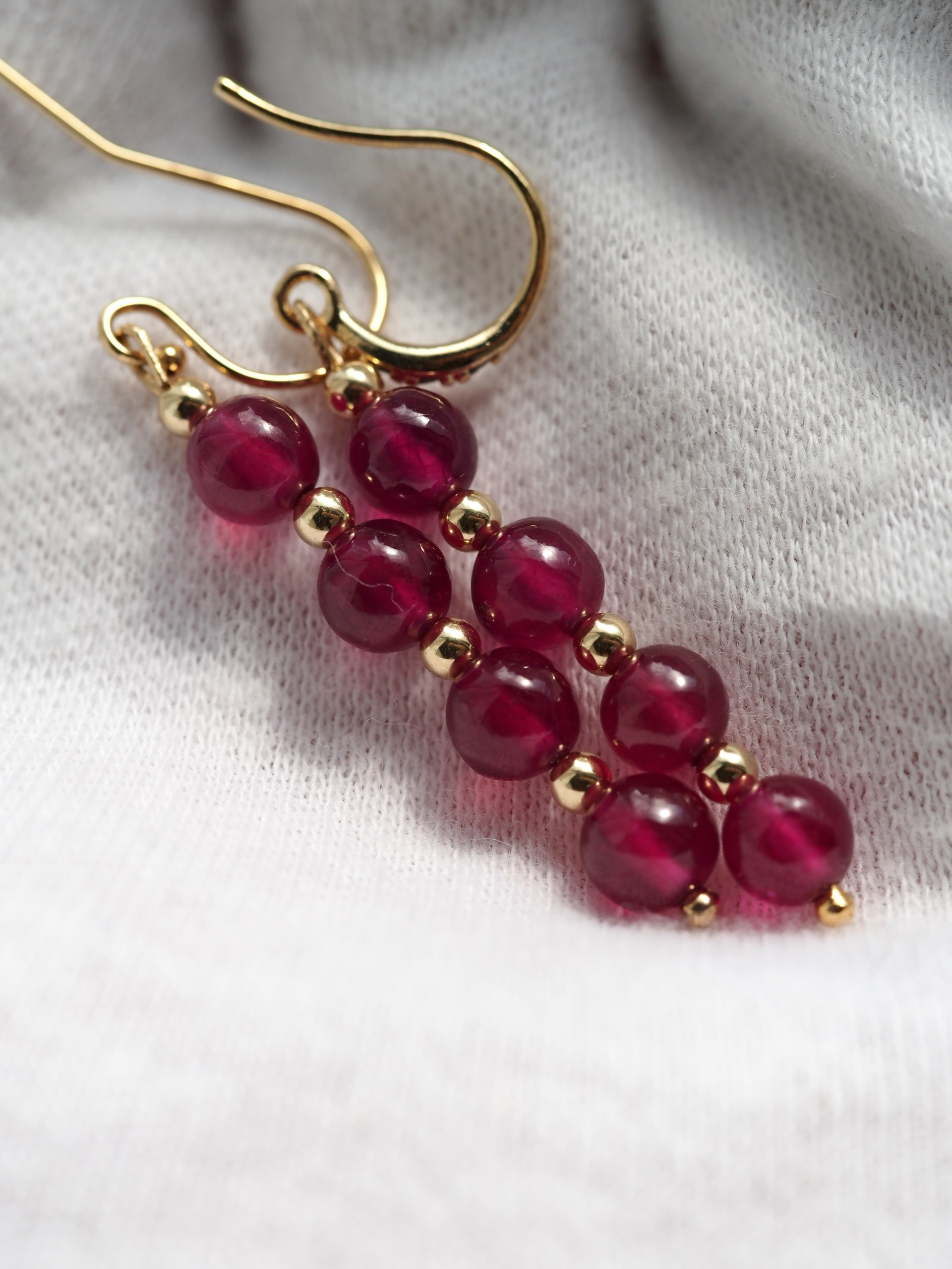 ルビー　4連玉ジルコニア付きフックピアス❀