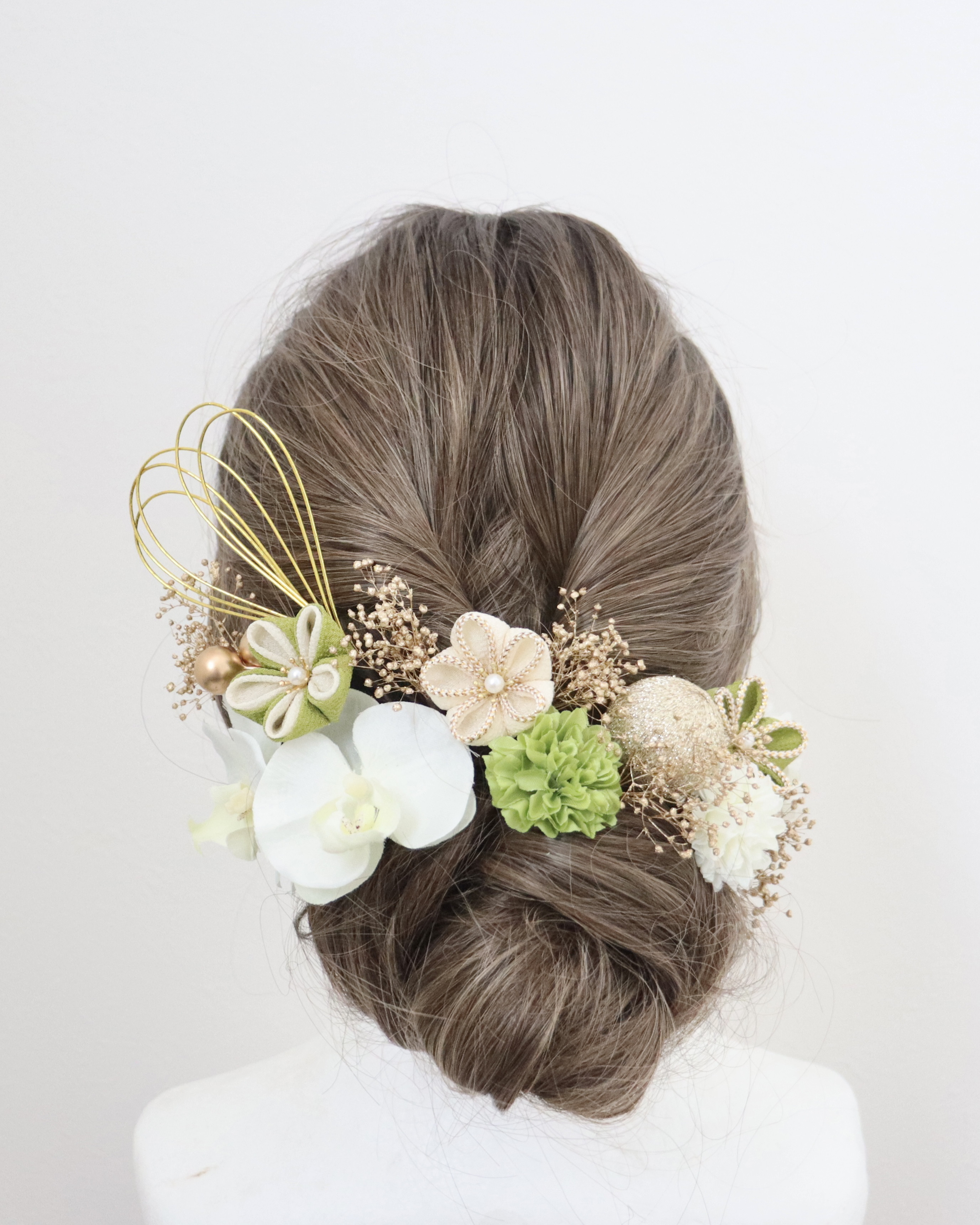 ✴︎胡蝶蘭　つまみ細工　マム　かすみ草　水引　髪飾り　緑　グリーン　白　ホワイト　ゴールド　金箔プレゼント