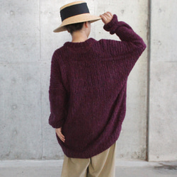 深紫色手工編織馬海毛圓領毛衣 第2張的照片