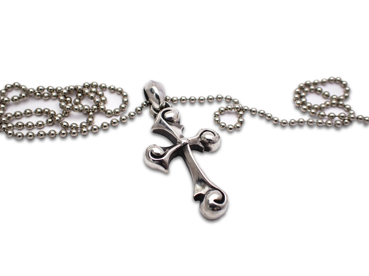 〝D〟クロスペンダント　シルバーアクセサリー　シルバー925　十字架ペンダント　クロス　クロスチャーム　ペンダント
