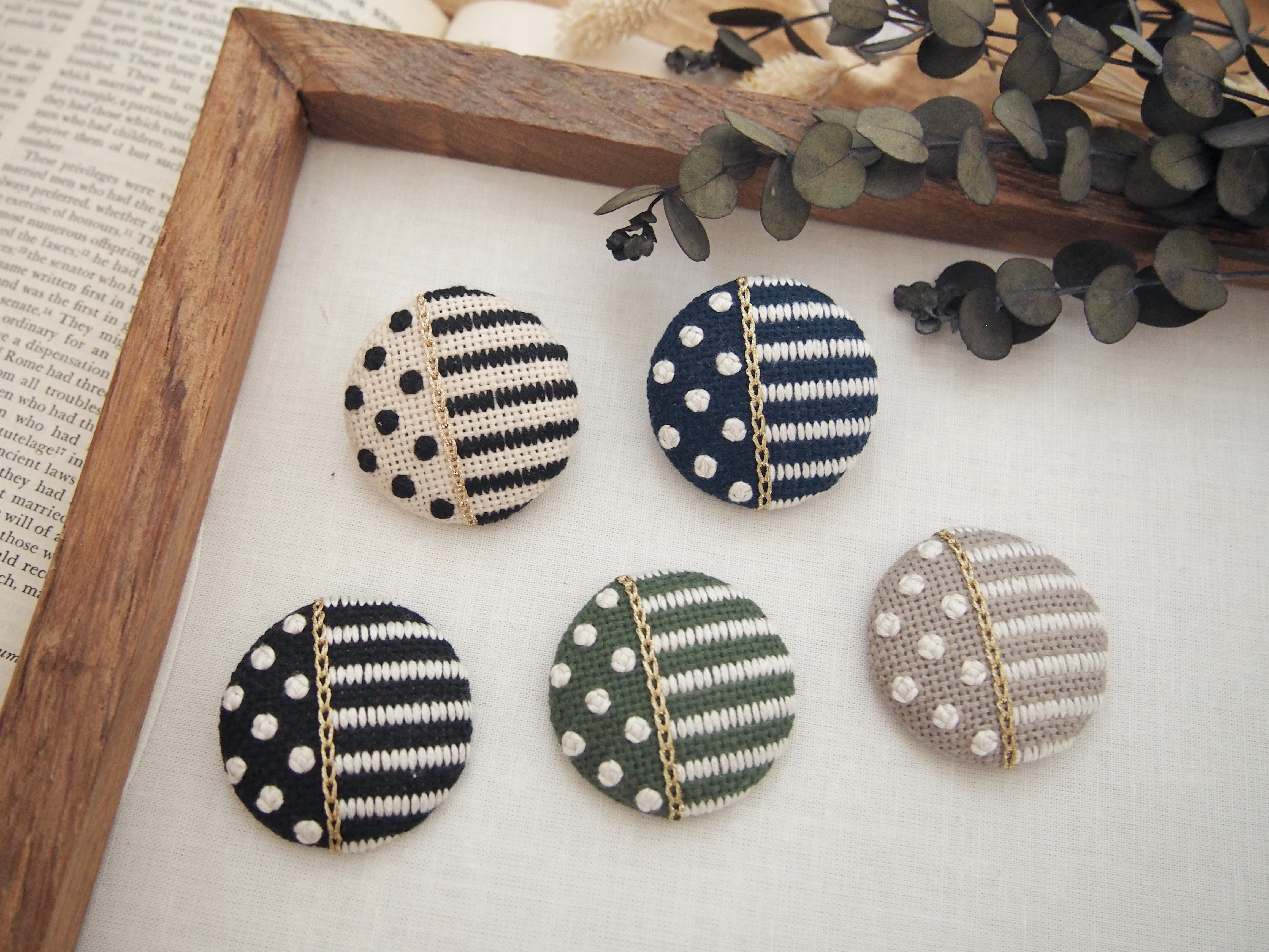 【専用】ハンドメイド　刺繍ブローチ　ヘアゴム ふんわりパステルカラーのお花刺繍ブローチor刺繍ヘアゴム