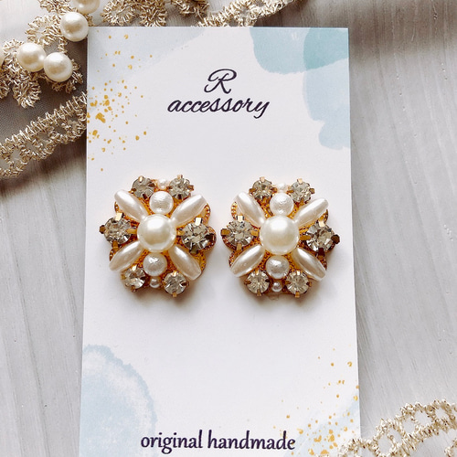 大ぶり清楚なビジューピアス イヤリング ピアス（その他） R accessory