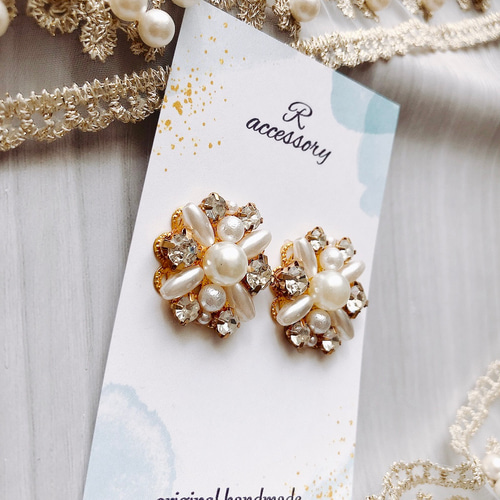 大ぶり清楚なビジューピアス イヤリング ピアス（その他） R