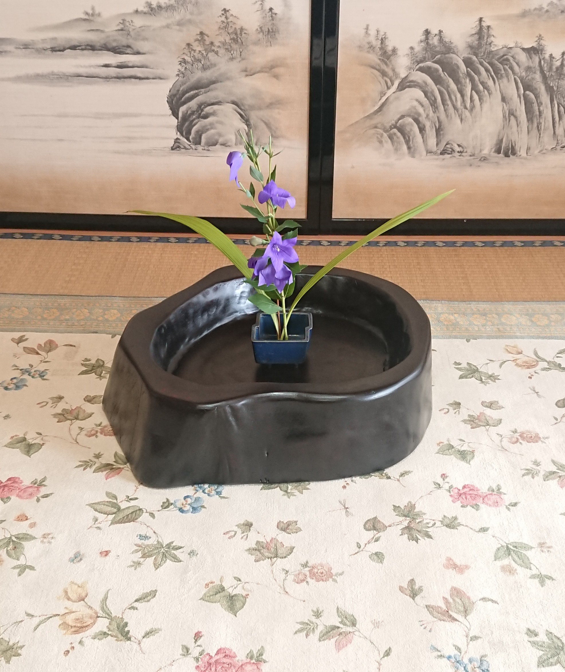 【送料無料】ケヤキ一枚板無垢材の大型花台 拭き漆仕上げ【一点物】