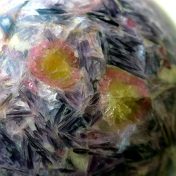[收藏家] 電氣石 + 鋰鐵礦球體（68 毫米） 第2張的照片