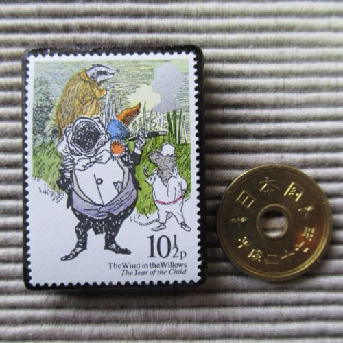 イギリス 童話【カエルの王子】切手ブローチ4543 ブローチ Yukio