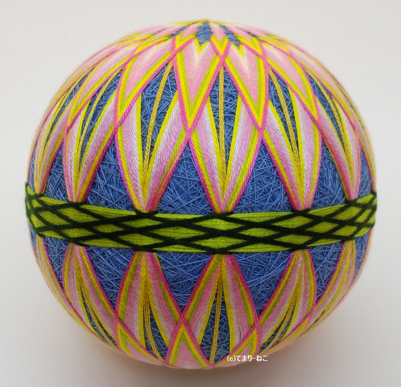 手毬猫の店 てまり「菊」青地ピンク花 10cm 手まり 手毬 手鞠 四季の飾り物