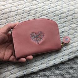 "New size" 刺繍革財布『HEART』つや桃色（牛革）ラウンドファスナー型mini 5枚目の画像