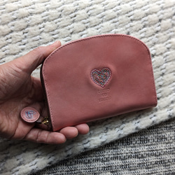 "New size" 刺繍革財布『HEART』つや桃色（牛革）ラウンドファスナー型mini 6枚目の画像