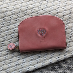 "New size" 刺繍革財布『HEART』つや桃色（牛革）ラウンドファスナー型mini 2枚目の画像