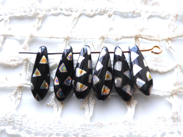ダガー　黒三角　チェコビーズCzech Glass Beads4個 1枚目の画像