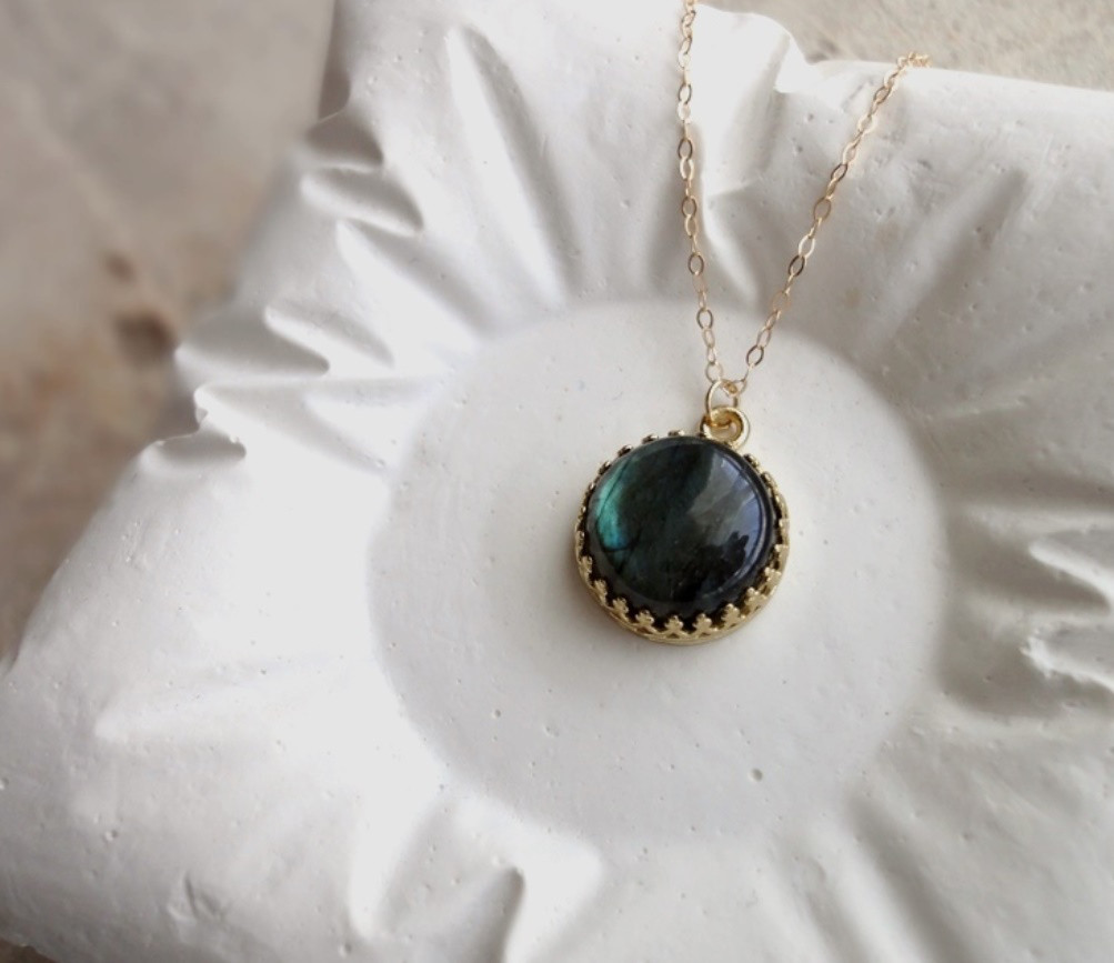 クラシカルペンダント ■ Round 12mm  ■ ラブラドライト　ブラック