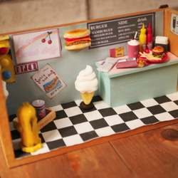 木箱微型餐廳式漢堡店 第3張的照片