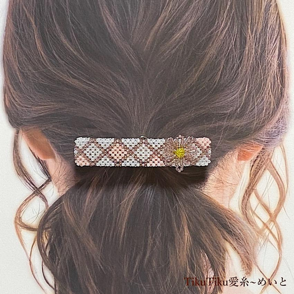 ビーズのお花バレッタ・Ｍサイズ(18-2-2) 7枚目の画像