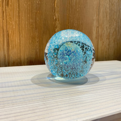 オバタ硝子工房　月とオーロラのペーパーウェイト　ガラス 4枚目の画像