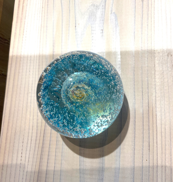 オバタ硝子工房　月とオーロラのペーパーウェイト　ガラス 8枚目の画像