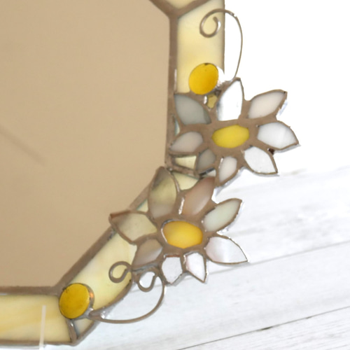 ✴︎:.。.ベージュの八角形鏡♪　（size20/max22）ステンドグラス ✴︎:.｡マーガレットの八角形鏡♪ （20size/Max24） ステンドグラス