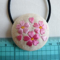 桜刺繍のヘアゴム（ベージュ） 5枚目の画像